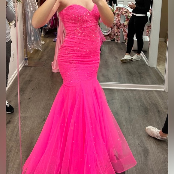 La Femme hot pink prom dress size 6 - Picture 5 of 7